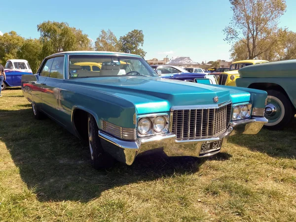 Chascomus Argentina Apr 2022 Старый Синий Роскошный Седан Cadillac Deville — стоковое фото