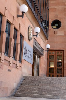 Newcastle Hukuk Mahkemeleri - Kraliyet ve Yargıçlar, İngiltere, Tyne 'deki Newcastle Quayside' da yer almaktadır..