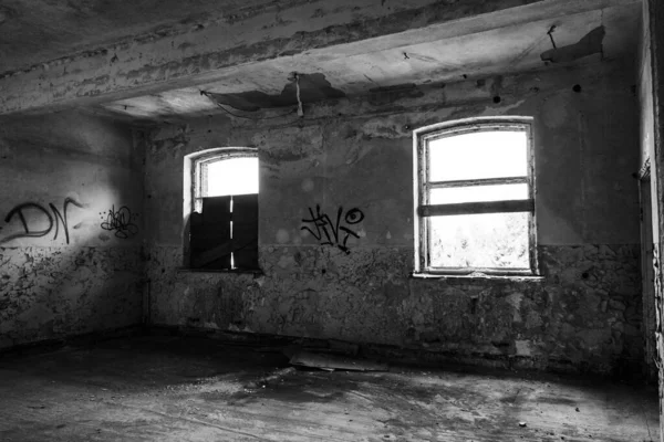 Grayscale Shot Interior Old Abandoned Psychiatric Department Building — Stock fotografie