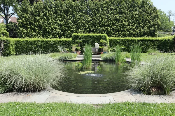 Parktaki fıskiyenin güzel manzarası