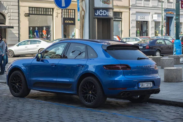 Suv Blå Bil Parkerad Staden Porsche Macan — Stockfoto