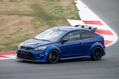 Ford Focus RS 2 racing around the race track