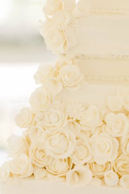 Düğün pastasının yakın çekimi.