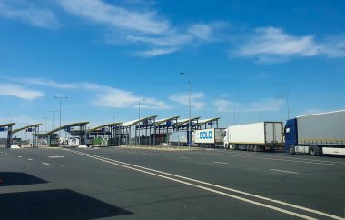 Bu, Romanya ile Macaristan arasındaki sınırlardan biridir.