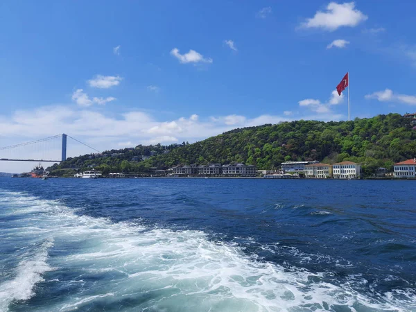 Travel Ferry Front Bridge Bosphorus Beautiful Buildings Mansions Coast Hillside — Stock Photo, Image