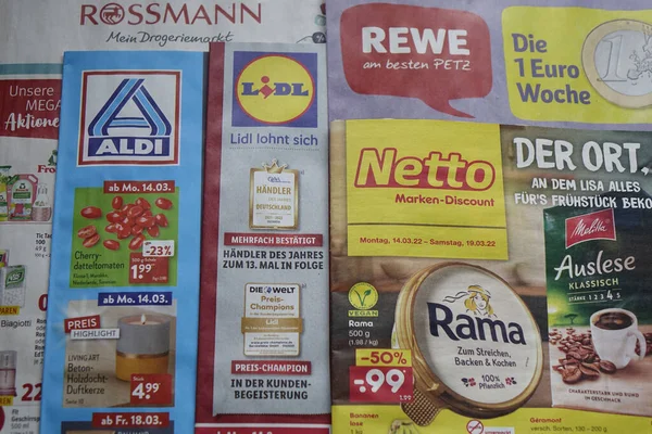 Maart 2022 Dahlbruch Nrw Duitsland Duitse Reclamefolders Supermarktketens Rewe Aldi — Stockfoto