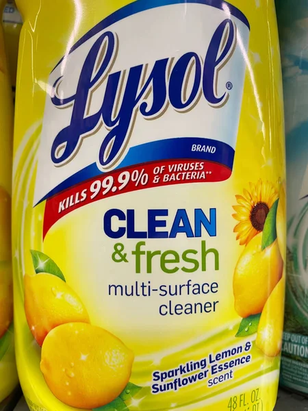 Augusta Usa Cleaning Products Retail Shelf Lysol Spray Cleaner Clean — Foto Stock
