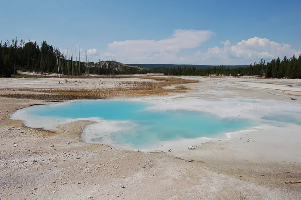 View Blue Pool Yellowstone National Park — Stock fotografie
