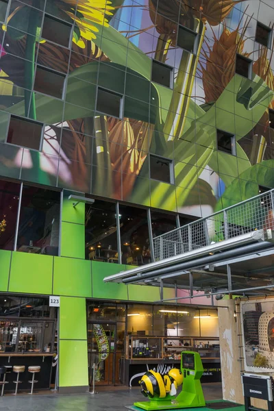 オランダのロッテルダムでのマルカルの内部の垂直ショット — ストック写真