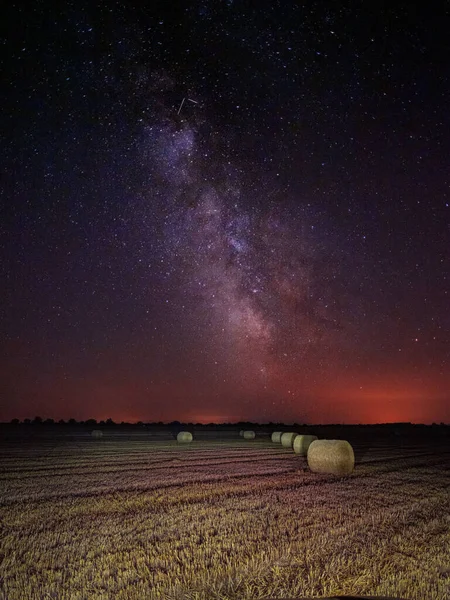 Vertical Shot Hay Bales Field Beautiful Night Sky Milky Way — 스톡 사진