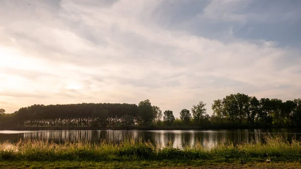 Zlatá Hodina Parku San Lazzaro Odrážela Řece — Stock fotografie