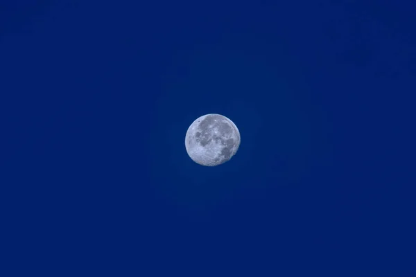 Beautiful Shot Full Moon Dark Blue Sky — Fotografia de Stock