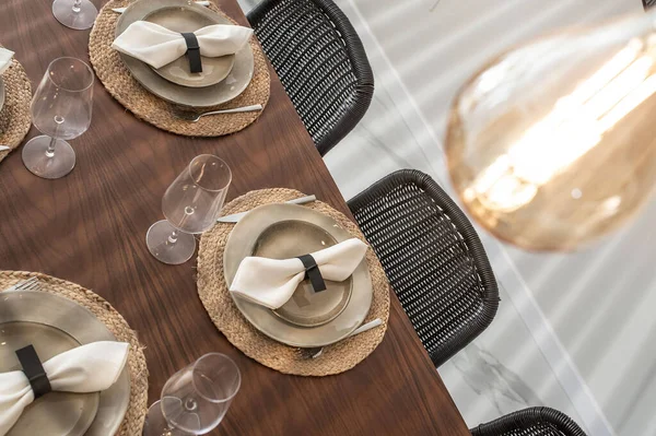 Table Set Restaurant Plates Napkins Silverware Wine Glasses — Foto Stock
