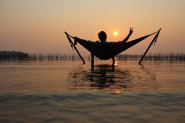 Man Resting Hammock Coastal Area Sunset Sky Summer Peaceful Place — Stockfoto