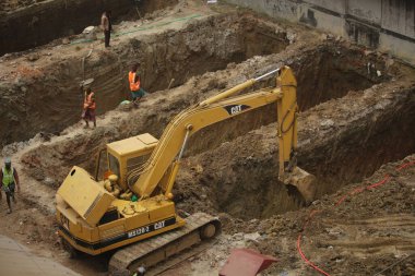 09-Aralık-2020, Bangladeş, Dhaka. Kazı çalışmalarına devam ediliyor..