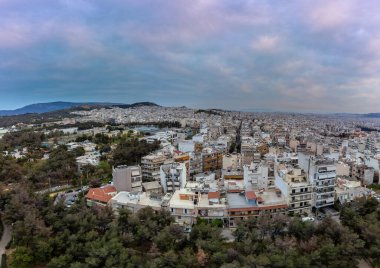 Yunanistan 'ın tarihi Atina kentinin manzaralı bir görüntüsü