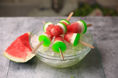 Karpuzlu dondurma, meyveli buzlu dondurma.