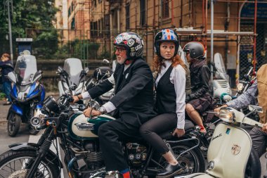 Prestijli Beyefendiler Turu 'nda iki binici prostat kanseriyle savaşmak için para toplama etkinliği, Cenova, İtalya