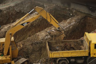 09-Aralık-2020, Bangladeş, Dhaka. Kazı çalışmalarına devam ediliyor..