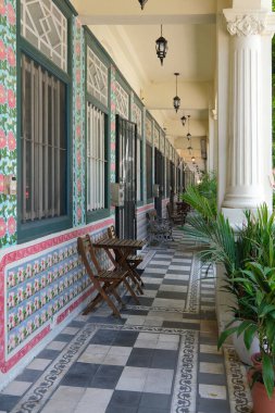 1930 'ların başında inşa edilen Jalan Besar enklavındaki Petain Yolu teras evleri Singapur Çin Barok tarzı dükkanların klasik örnekleridir.