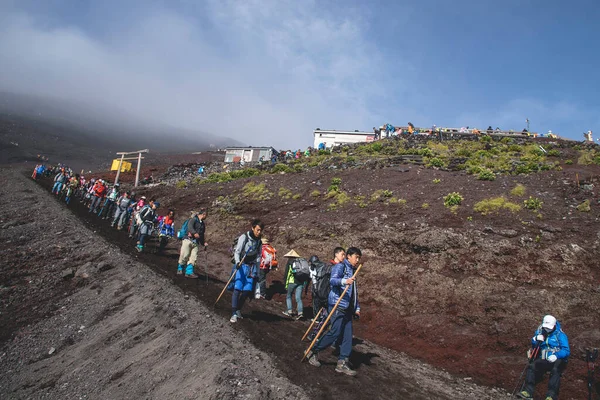 Japan Tourists Descend Mount Fuji Yoshida Trail — Photo