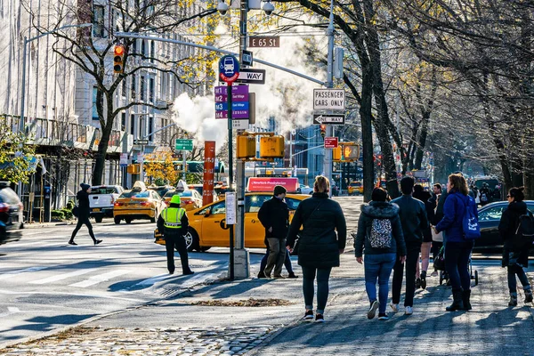 Algunas Personas Caminando Por Intersección Central Park Nueva York Con — Foto de Stock