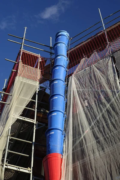 Blue Red Debris Chute Schnuttrutsche Red Protection Net Plastic Planes — Stock Photo, Image