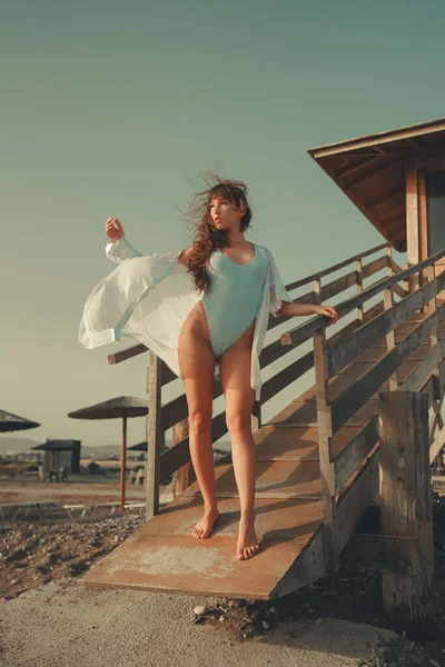 Vertical Shot Brunette Caucasian Female Model Posing Beach Cyprus Wearing – stockfoto