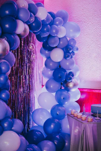 Vertical Shot Blue Balloons Birthday Decorations Cupcakes —  Fotos de Stock
