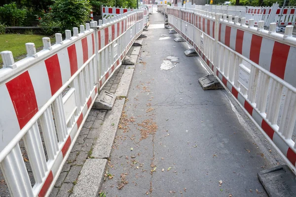 赤と白の道路の障壁は — ストック写真