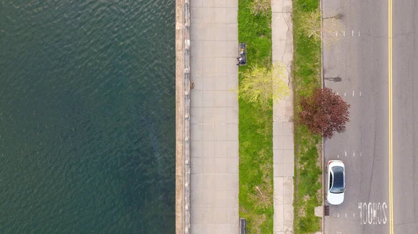 Brooklyn, New York, ABD 'deki Sheepshead Körfezi' nin su kenarının en üst görüntüsü.