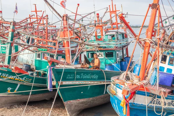 Fisherman His Fishing Boat Thailand Southeast Asia — Stock Photo, Image