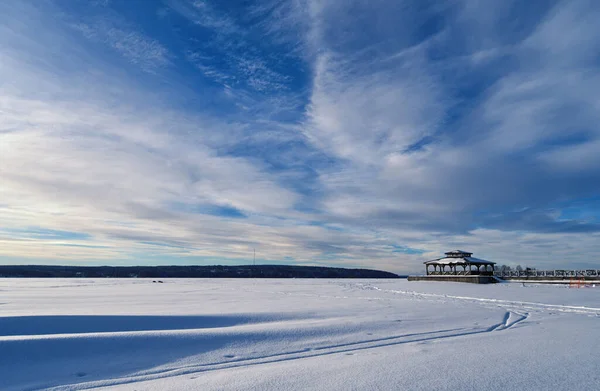 Een Prachtig Landschap Van Een Besneeuwd Veld Finland — Stockfoto