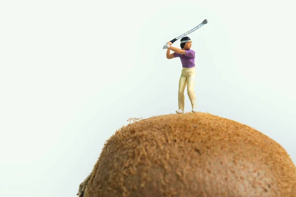 Beyaz Arka Planda Izole Edilmiş Kivi Üzerindeki Bir Golfçüye Yakın — Stok fotoğraf