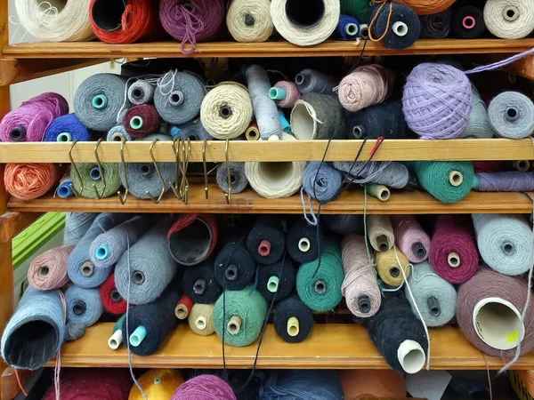 Colorful Industrial Wool Balls Wooden Shelves Manufacturing Room — Fotografia de Stock