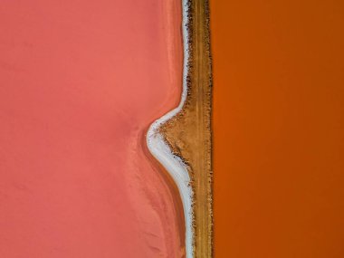 Batı Avustralya 'daki Hutt Gölü' ndeki Pembe Göl 'ün havadan görünüşü.