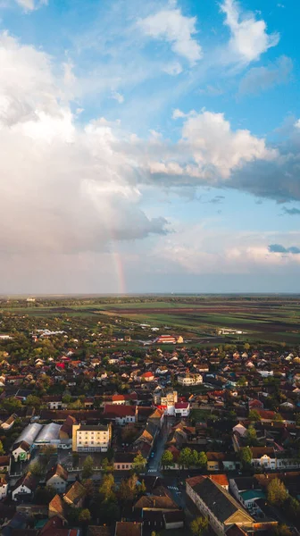 Eine Vertikale Aufnahme Moderner Gebäude Einem Sonnigen Tag — Stockfoto