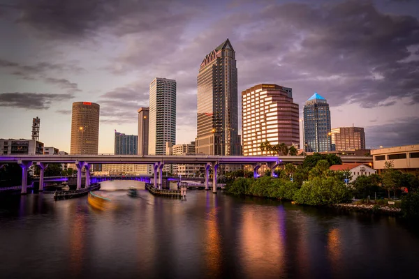 Skyline Centrala Tampa Hillsborough Floden Dimmig Himmel — Stockfoto