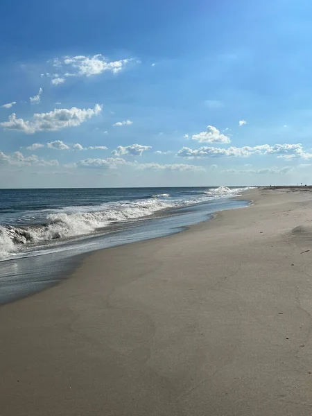 Μια Κάθετη Θαλάσσια Κύματα Στην Ακτή Στο Cape May Point — Φωτογραφία Αρχείου