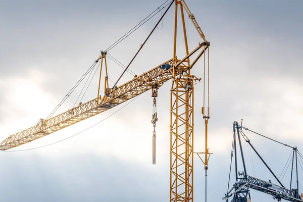 Detalles Una Grúa Una Obra Construcción Con Cielo — Foto de Stock