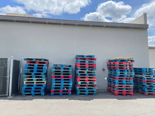 Grovetown Usa Walmart Exterior Back Store Blue Red Pallets Stacked — Stock Photo, Image