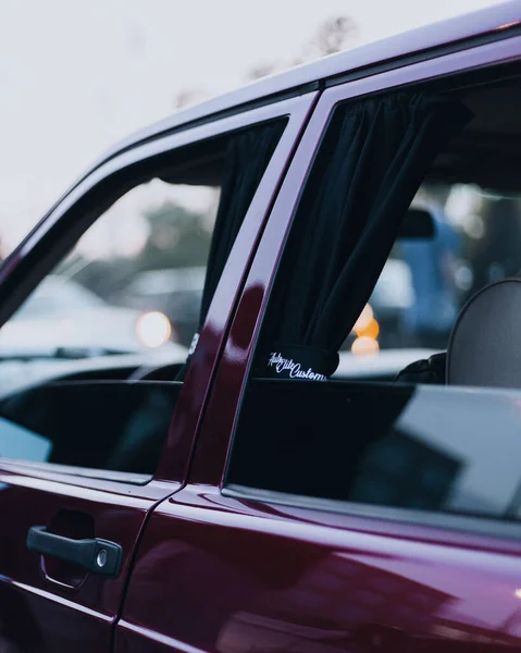 Een Close Van Een Mercedes 190E Onder Het Zonlicht — Stockfoto