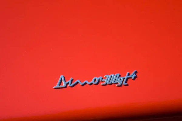 Een Close Shot Van Een Logboek Van Rode Ferrari Dino — Stockfoto