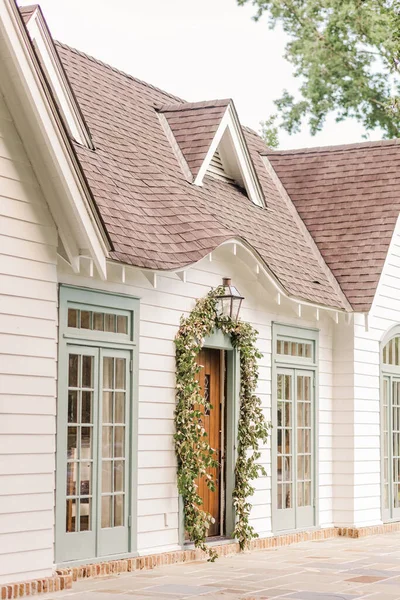 Une Entrée Maison Décorée Fleurs — Photo