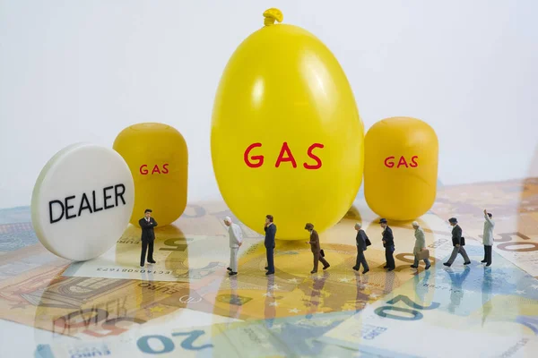 Comercio Gas Una Fila Clientes Frente Hombre Negocios Billetes Que — Foto de Stock