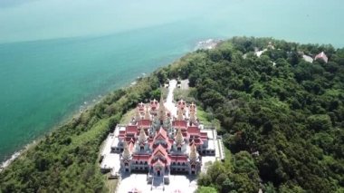 Wat Thang Sai 'nin Tayland' daki Khiri Han 'daki Ban Krut Denizi' ndeki hava görüntüleri.
