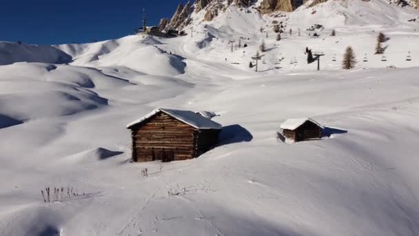 Una Vista Aérea Las Casas Cubiertas Nieve Durante Invierno Día — Vídeo de stock