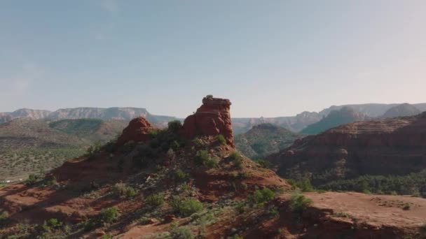 Orbit Red Rock Mountain Monument Cathedral Rock Sedona Arizona Sunrise — Stockvideo