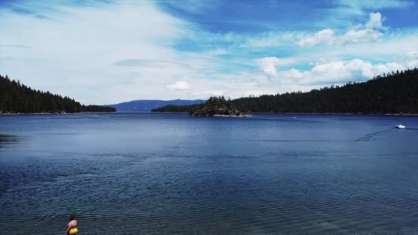 Drone Shot Emerald Bay Lake Tahoe — Vídeos de Stock