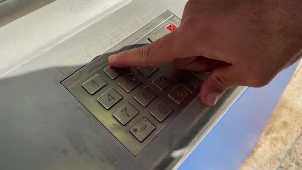 Male Hand Pressing Keys Atm Machine Outdoors — Vídeo de stock